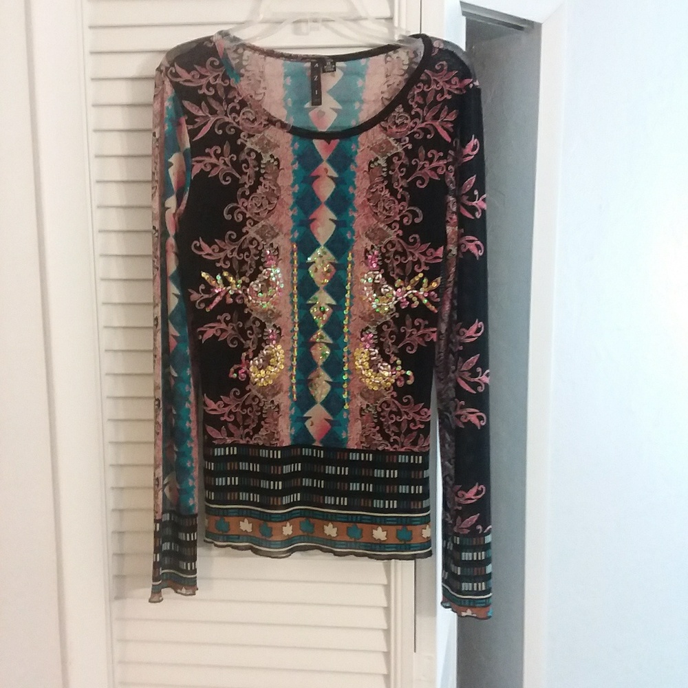 A Z I shear fancy top.